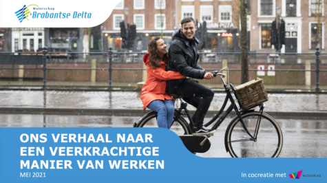 Twee mensen op een fiets
